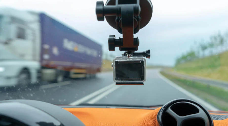 Überwachungskamera für das Auto: Warum ist eine Dashcam sinnvoll?