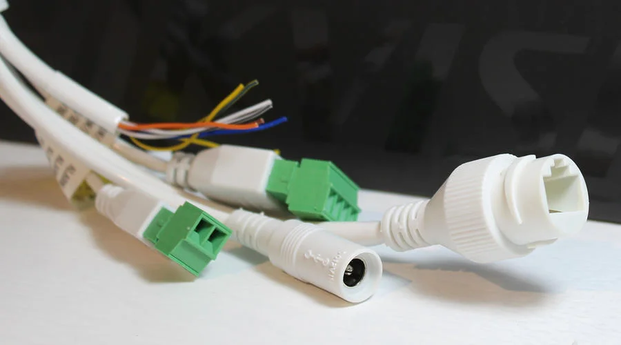 Systemkabel vs. interne Kabelanschlüsse: Vergleich moderner CCTV Anschlusslösungen