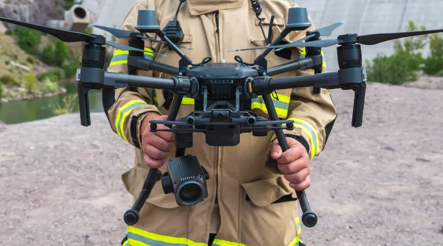 Unbemannte Luftfahrtsysteme: Dynamik und Herausforderungen des Netzfangsystems (Kinetic Capture)